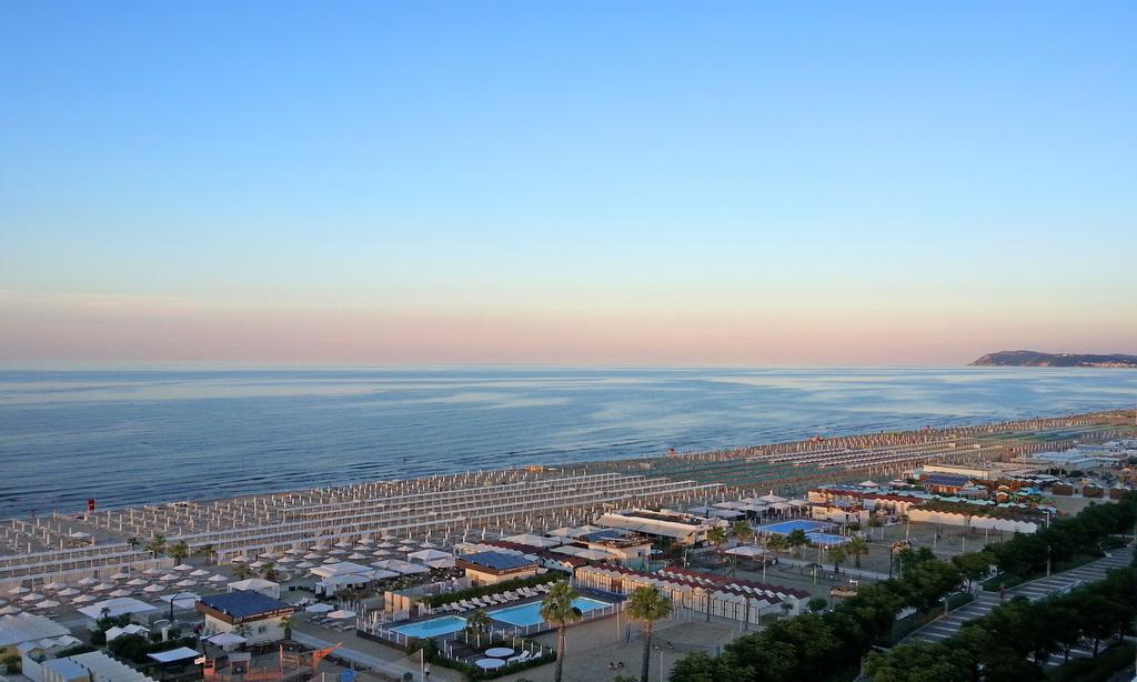 Hotel Nautico Riccione Esterno foto